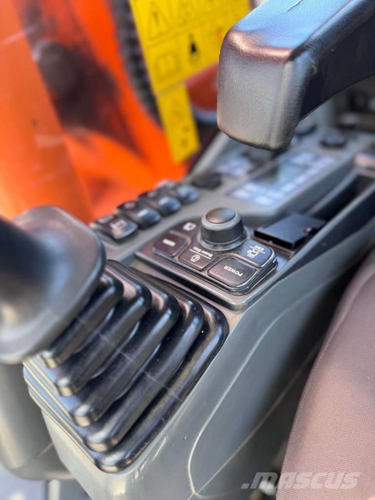 Doosan DX 140 W-3 ホイール式油圧ショベル（パワーショベル・ユンボ・バックホー）