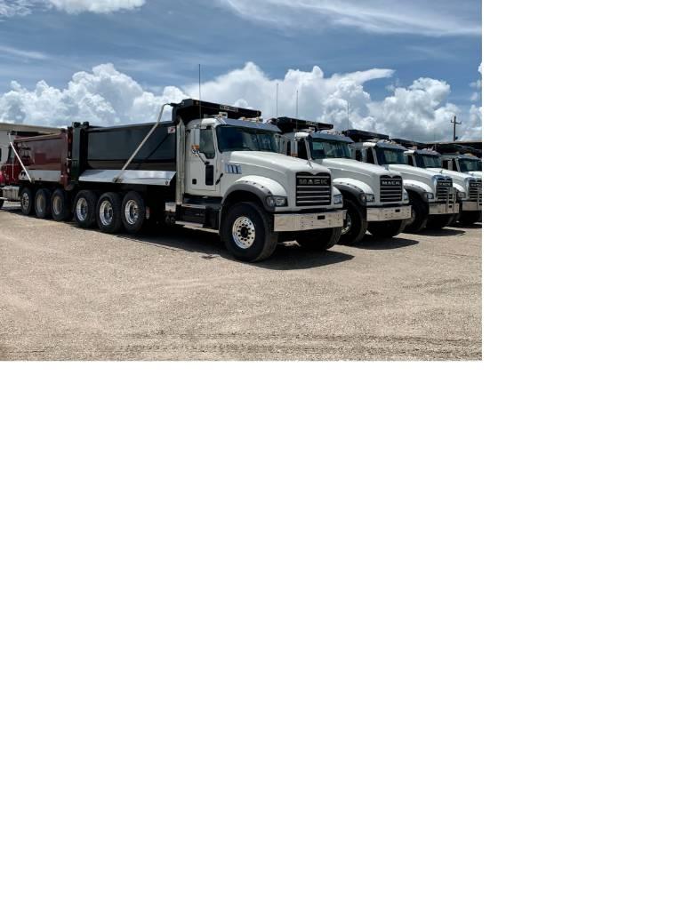 Mack Tri Axle Dump ダンプ