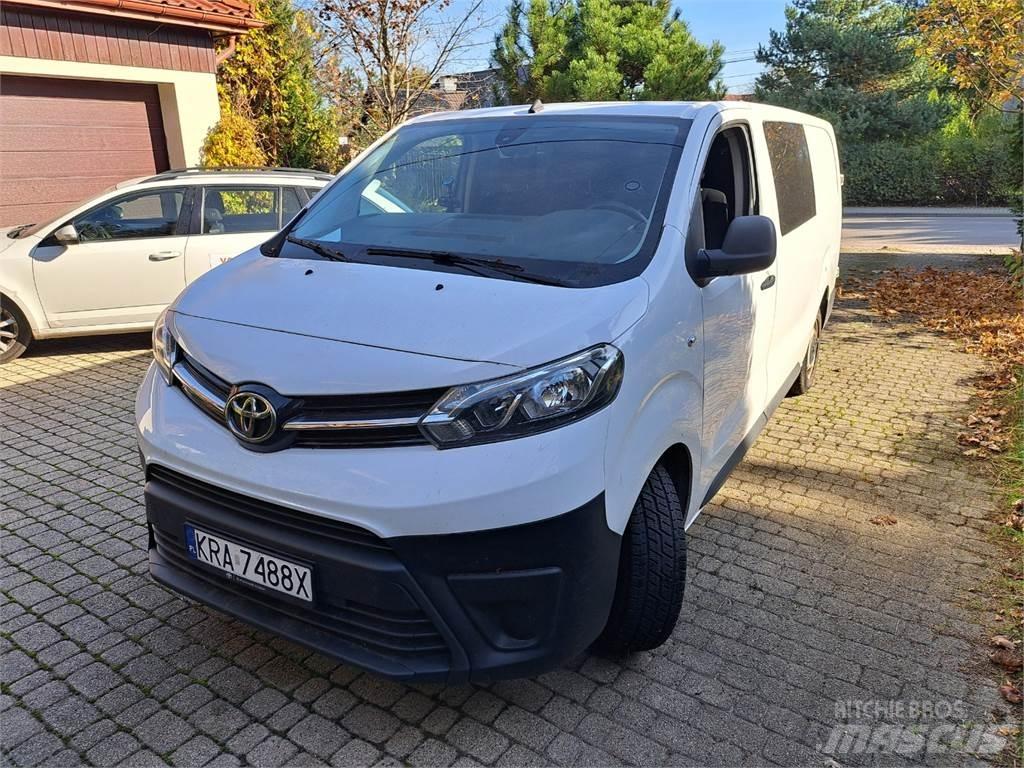Toyota PROACE 自動車