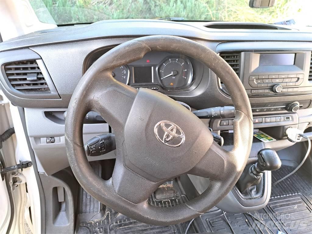 Toyota PROACE 自動車