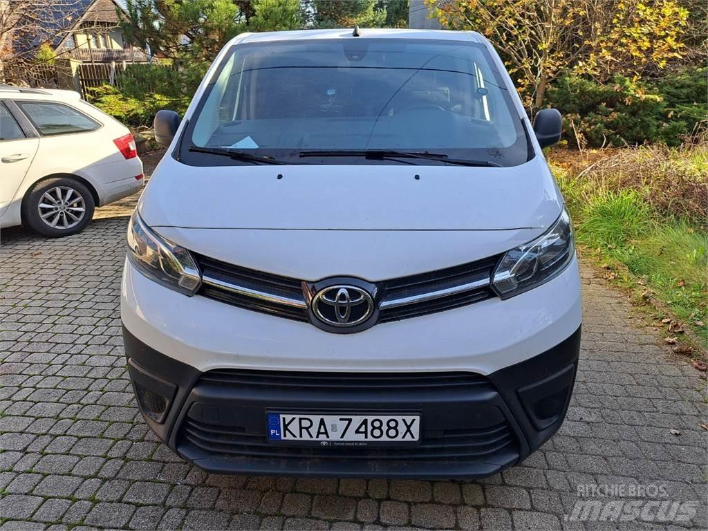 Toyota PROACE 自動車