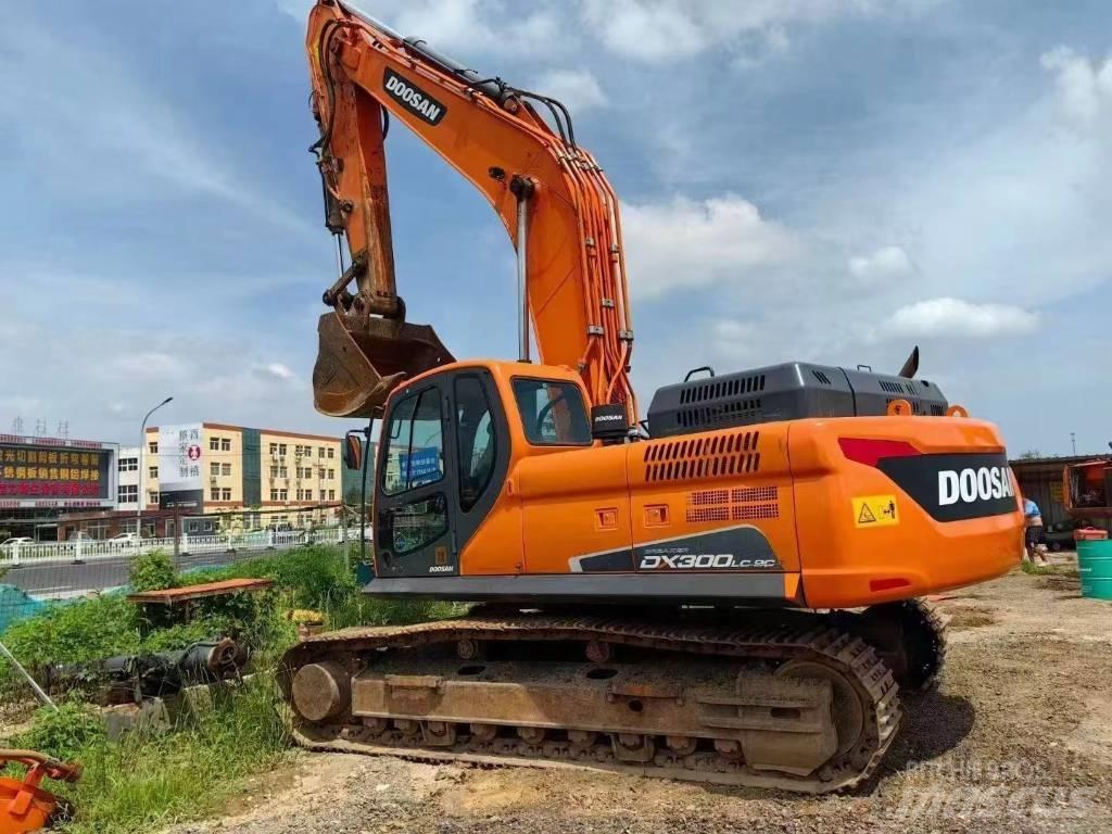 Doosan DX 300 大型油圧ショベル12t以上（パワーショベル・ユンボ）