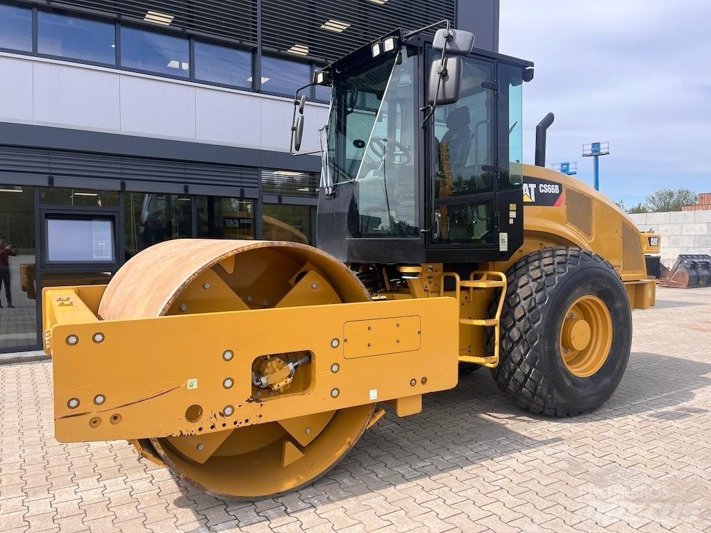 CAT CS 66 B 振動ローラ