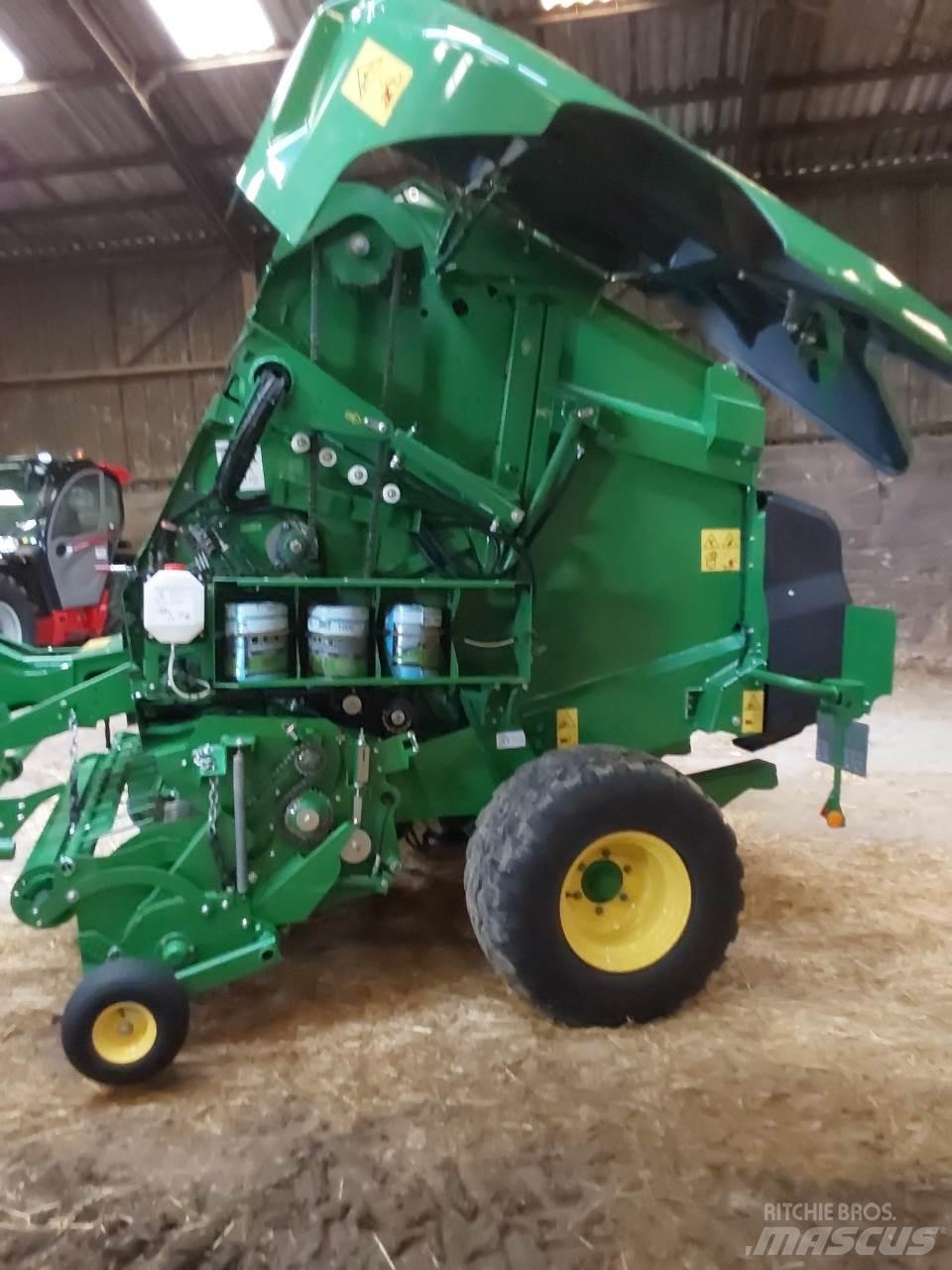 John Deere V 451 M ラウンドベーラー