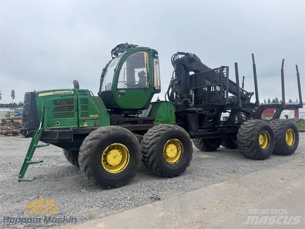 John Deere 1910E フォワーダー