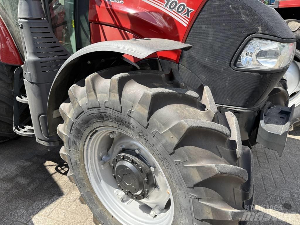 CASE Farmall 100X トラクター