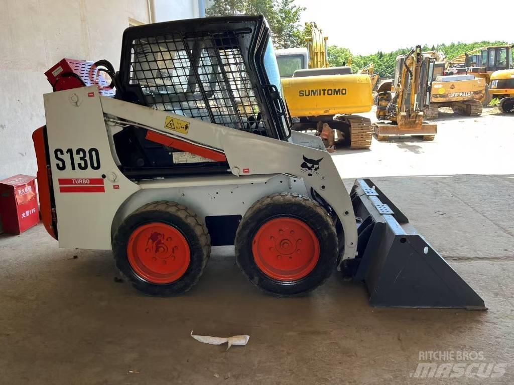 Bobcat S 130 スキッドステアローダー