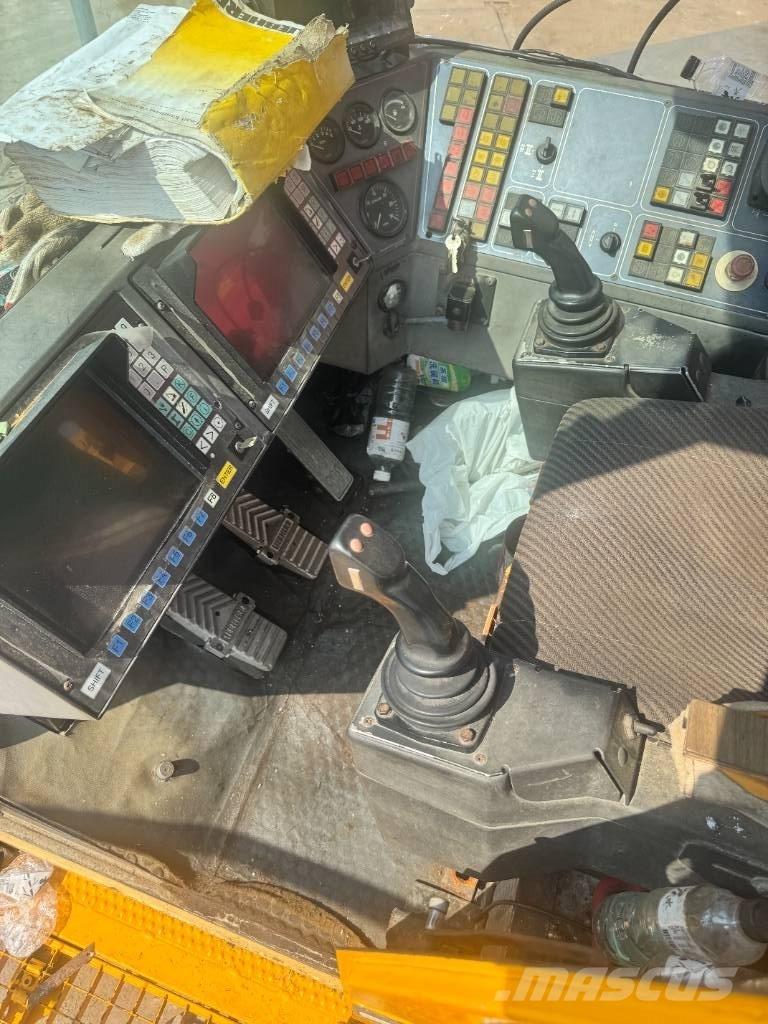 Liebherr LR 1400-2 クローラクレーン