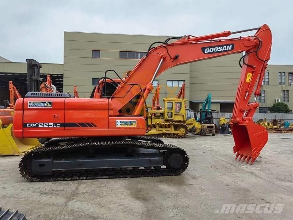Doosan DX 225 LC 大型油圧ショベル12t以上（パワーショベル・ユンボ）