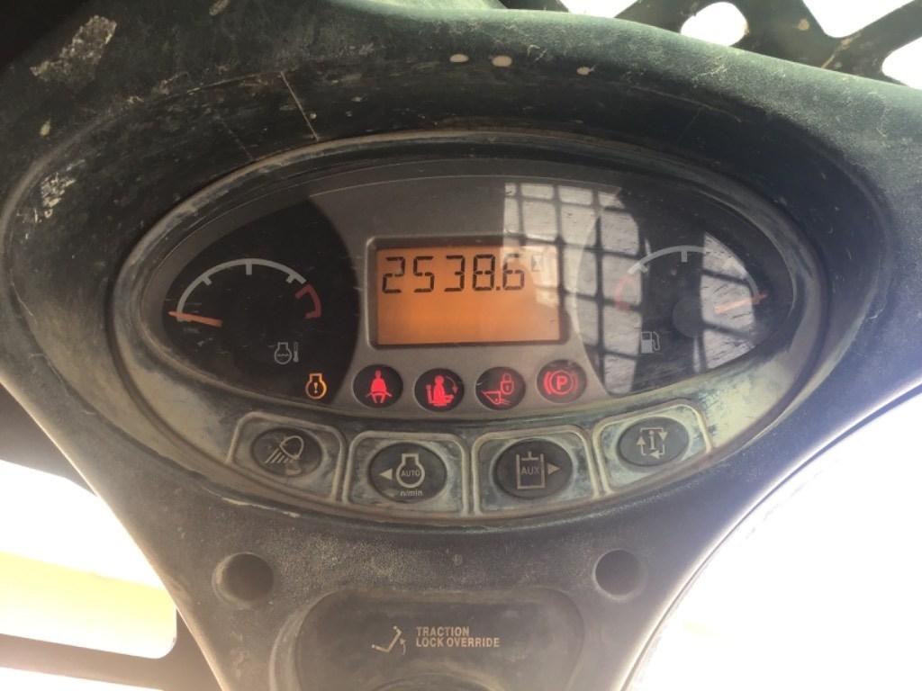 Bobcat T590 スキッドステアローダー
