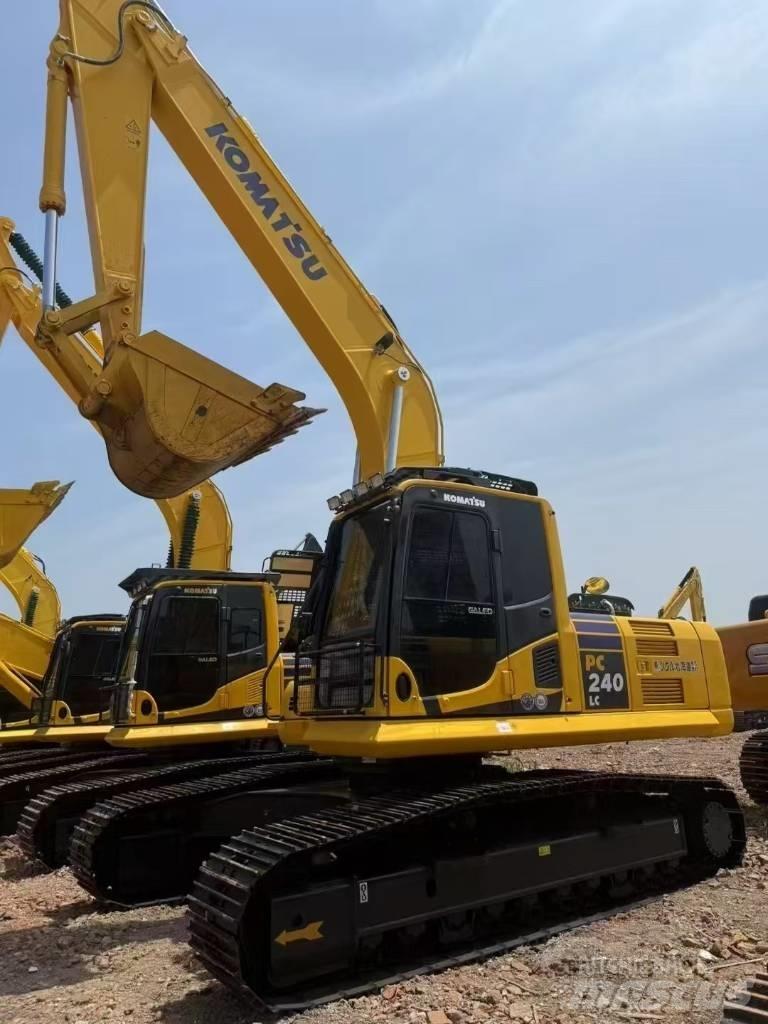 Komatsu 240LC-8 大型油圧ショベル12t以上（パワーショベル・ユンボ）