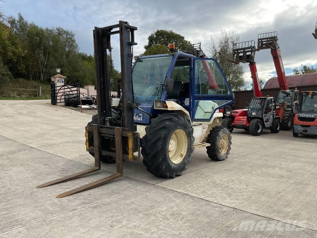 Manitou M 26.4 ラフターテレントラック