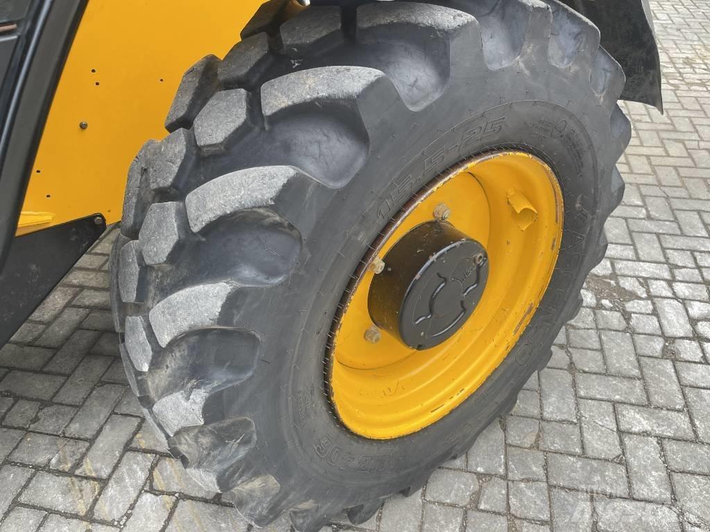 JCB 540-140     2016 テレスコーピックハンドラー