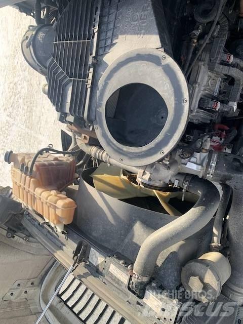 International LT 625 中古トラクターヘッド | トレーラーヘッド