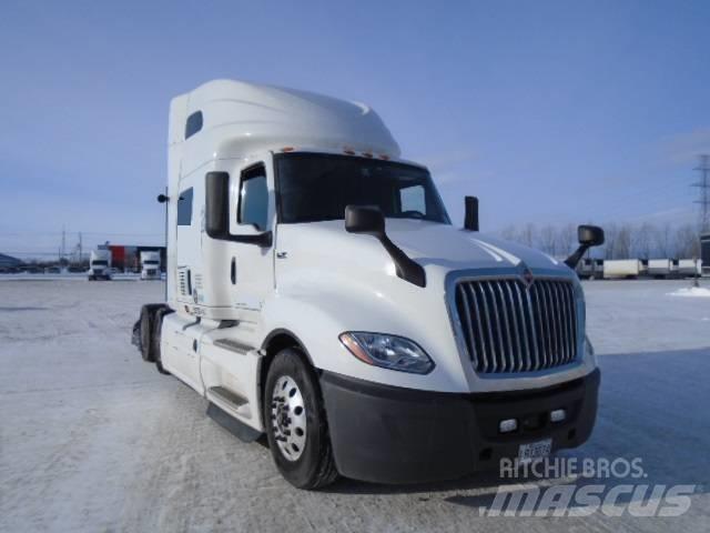 International LT 625 中古トラクターヘッド | トレーラーヘッド
