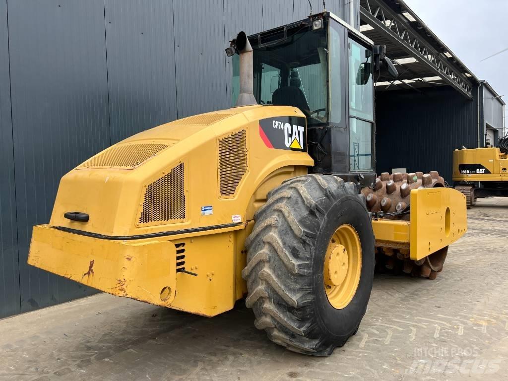 CAT CP74 振動ローラ