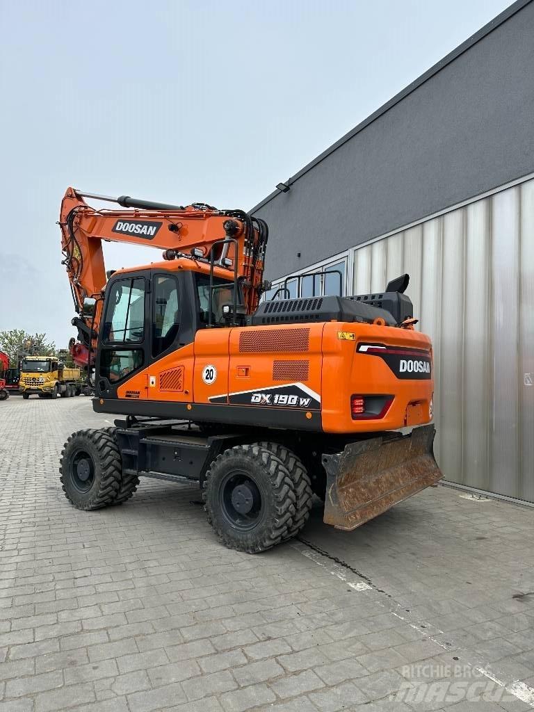 Doosan DX 190 W-7 ホイール式油圧ショベル（パワーショベル・ユンボ・バックホー）