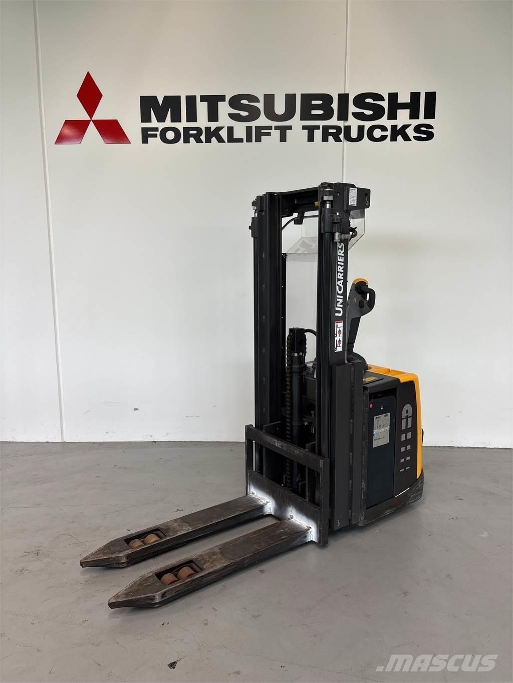 Atlet PSP160 自走式スタッカー