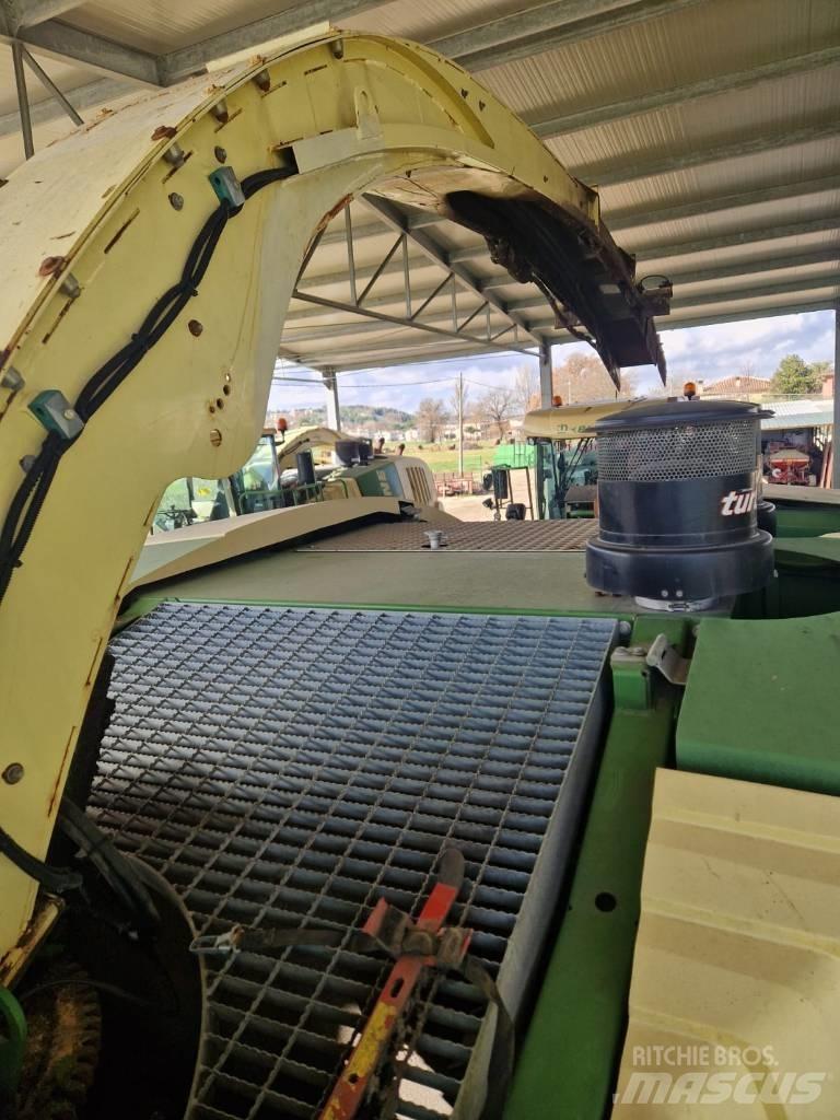Krone Big X 800 自走式フォレージハーベスター