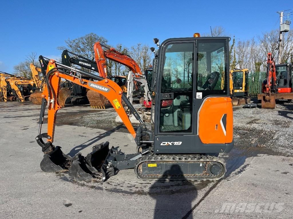 Doosan DX 19 ミニ油圧ショベル 7t以下（ミニユンボ・ミニディガー）