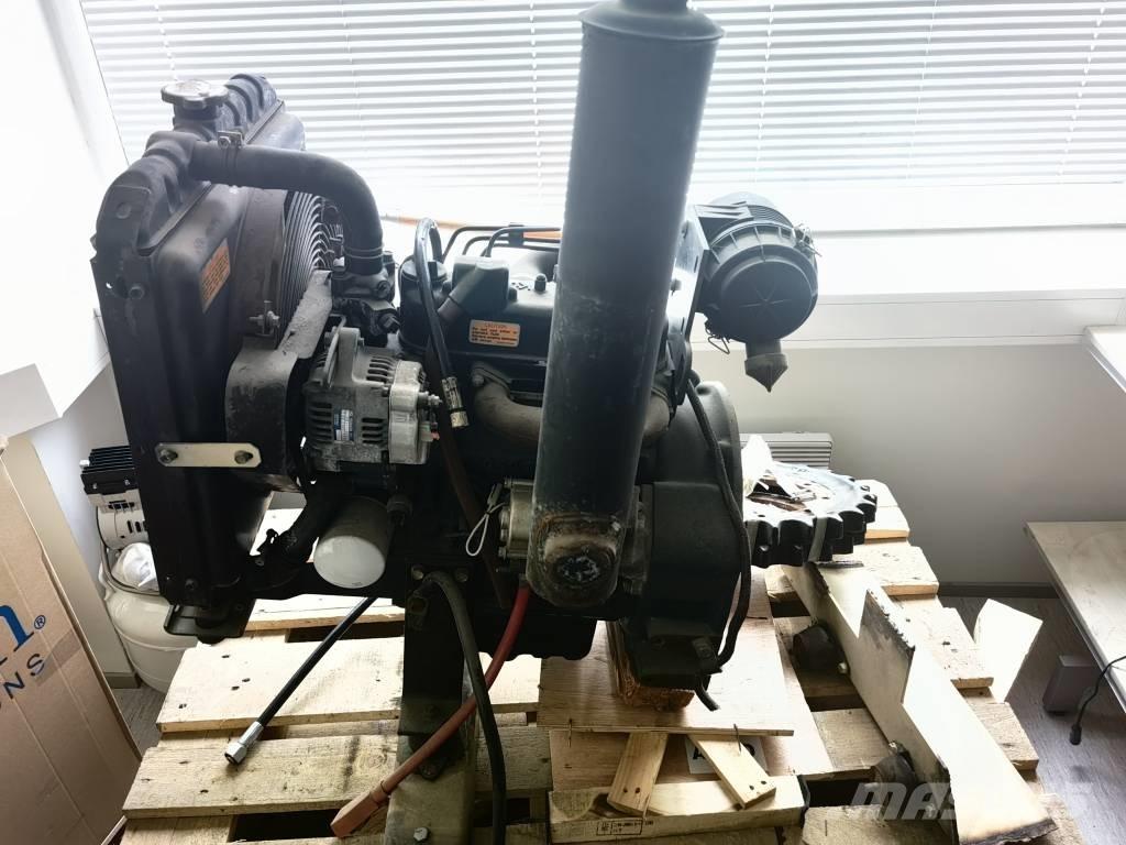Kubota D905, D902 エンジン