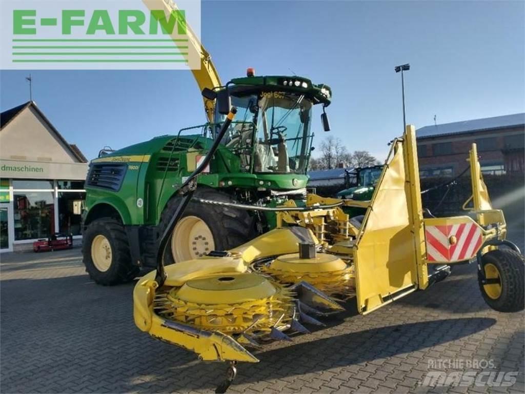 John Deere 9800 自走式フォレージハーベスター