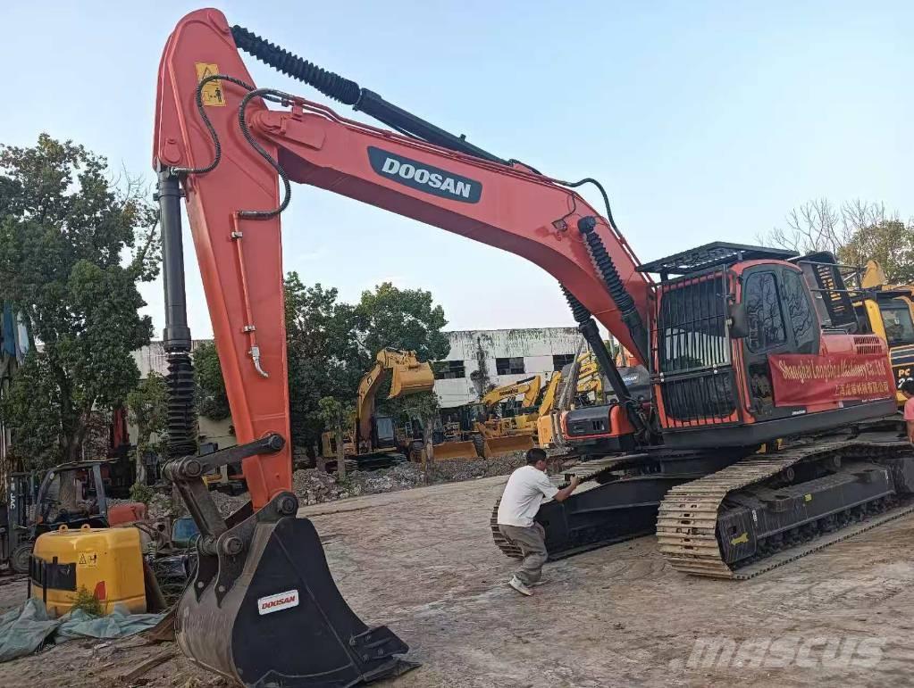 Doosan DX 225 LC 大型油圧ショベル12t以上（パワーショベル・ユンボ）
