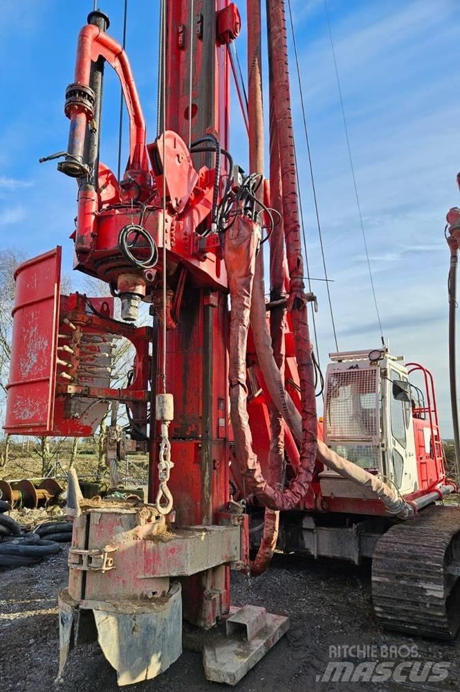 Soilmec R312-200 杭打ち機