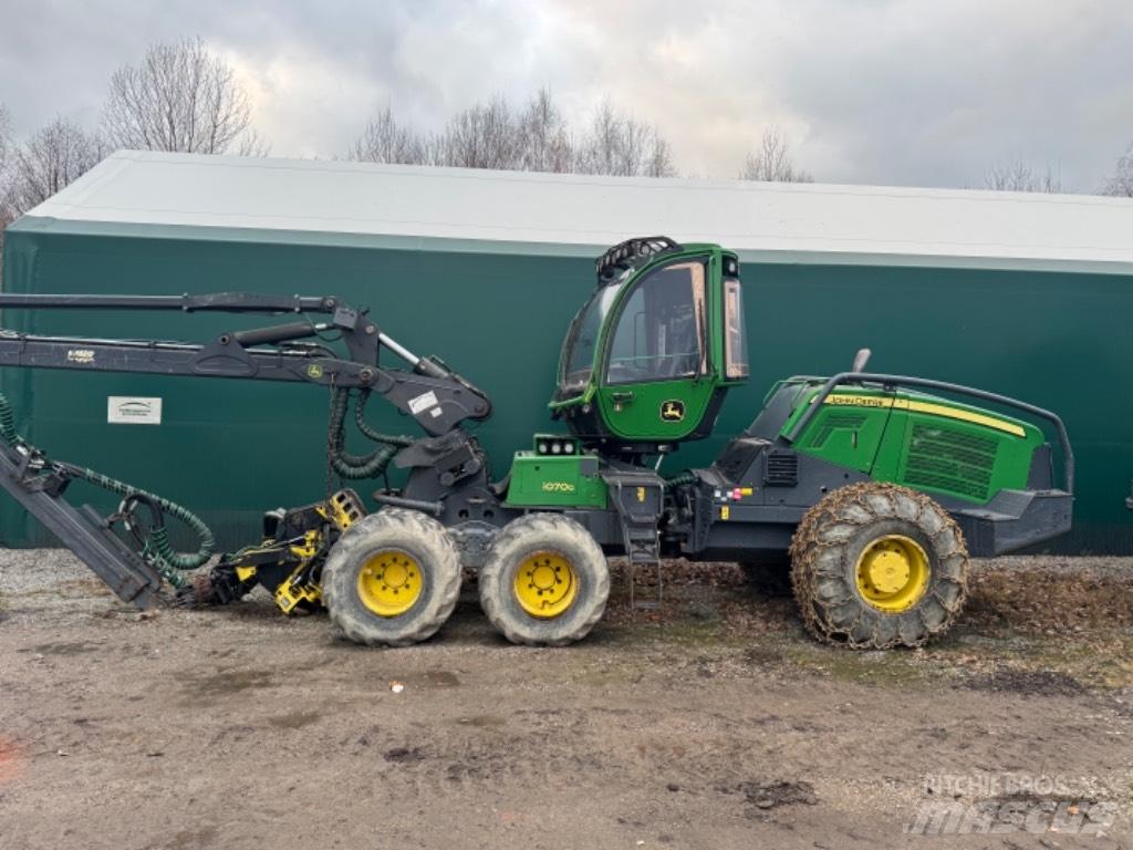 John Deere 1070G ハーベスター