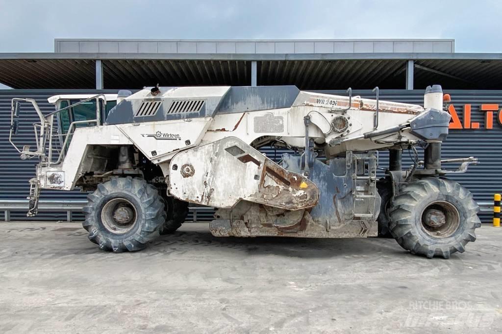 Wirtgen WR 240 アスファルトリサイクルマシン
