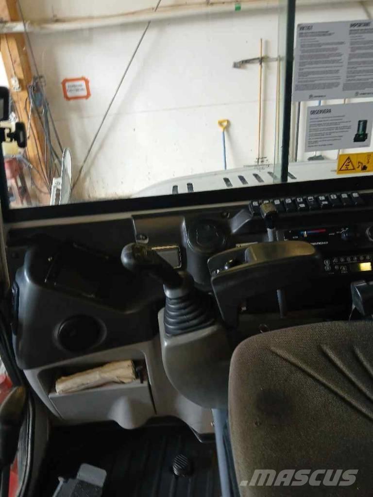 Takeuchi TB 260 ミニ油圧ショベル 7t以下（ミニユンボ・ミニディガー）