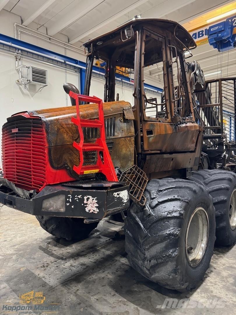 Komatsu 845 フォワーダー