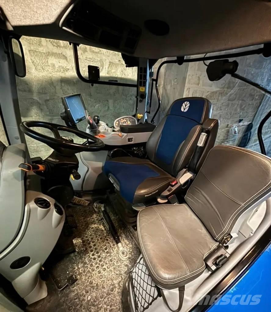 New Holland T 7.225 トラクター