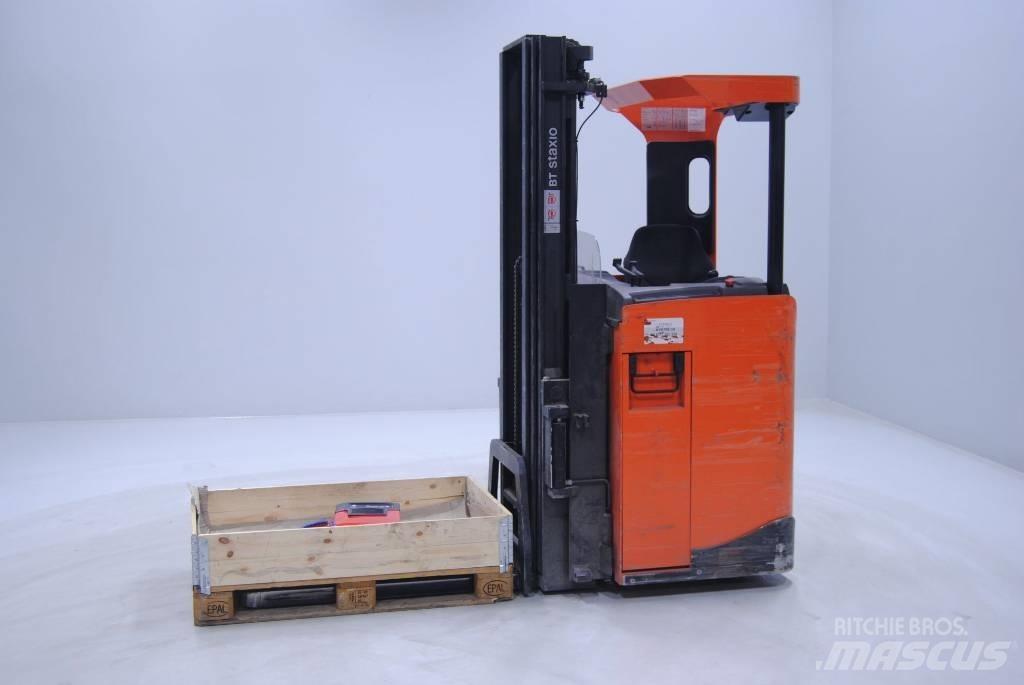 Toyota SRE135L 自走式スタッカー