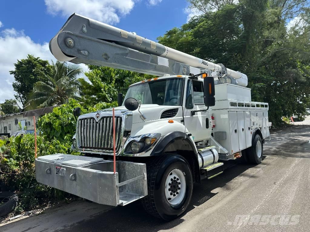 International 7300 トラック高所作業車