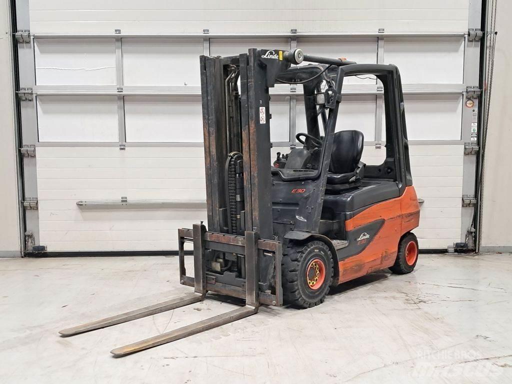 Linde E30-01 バッテリーフォークリフト