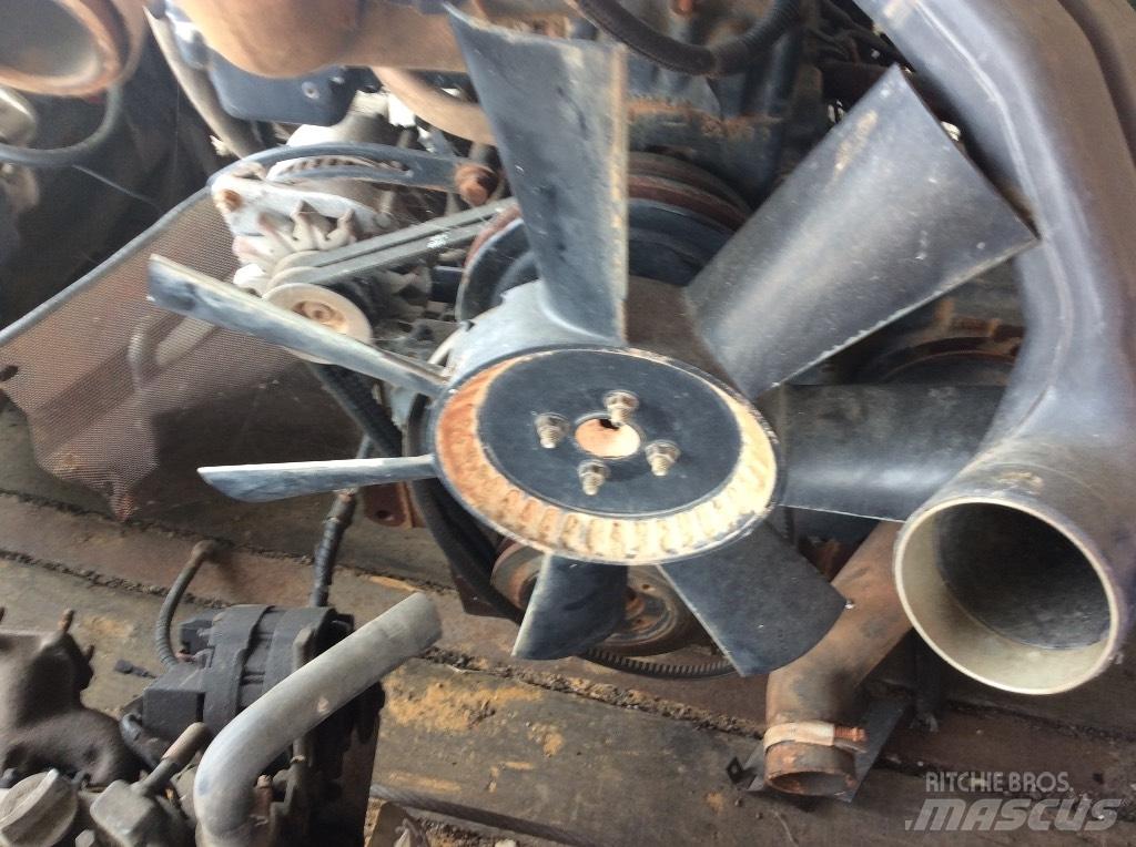 Massey Ferguson 4260 エンジン