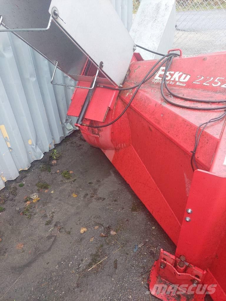 Esko 2252 H 除雪機