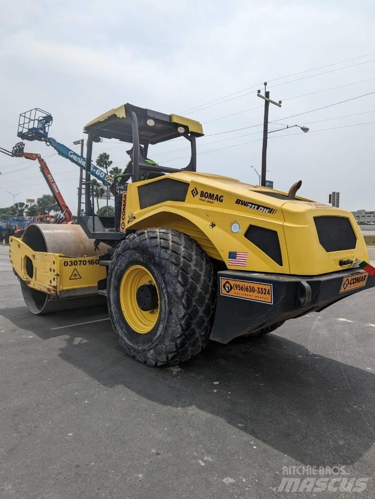 Bomag BW 211 DH-5 振動ローラ