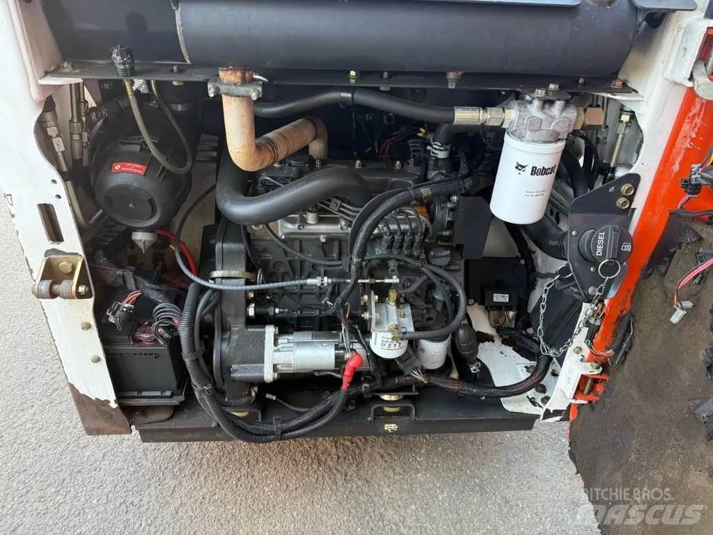 Bobcat S100 スキッドステアローダー
