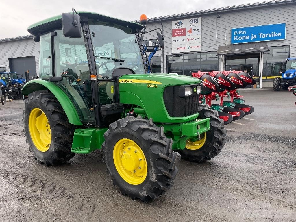 John Deere 5055 E トラクター