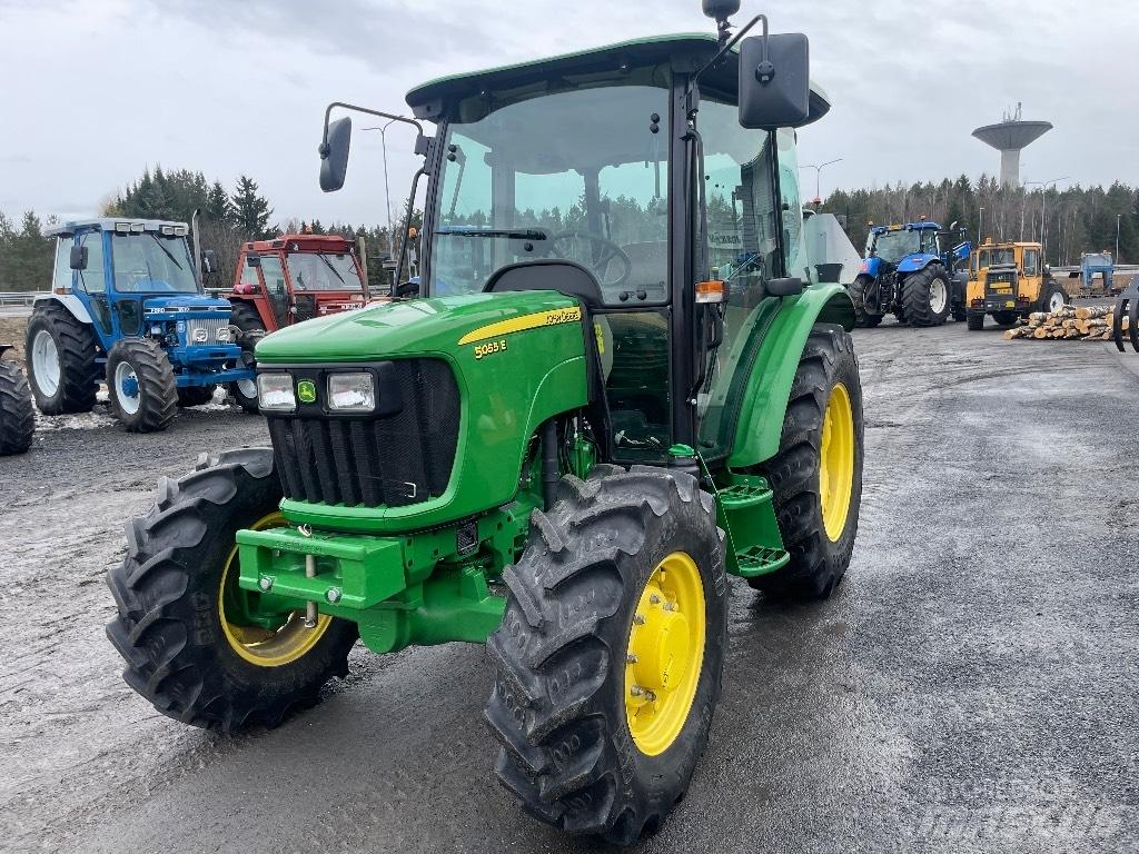 John Deere 5055 E トラクター