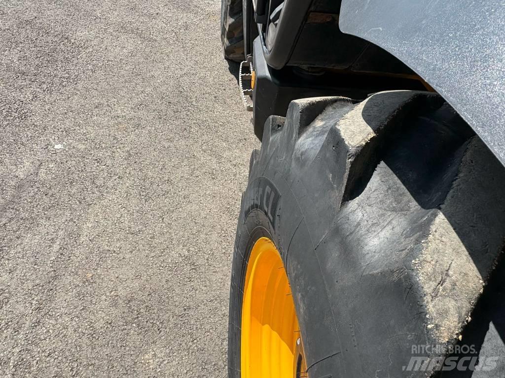 JCB 535-95 テレスコーピックハンドラー