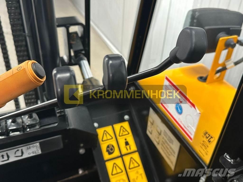 JCB 940 ラフターテレントラック