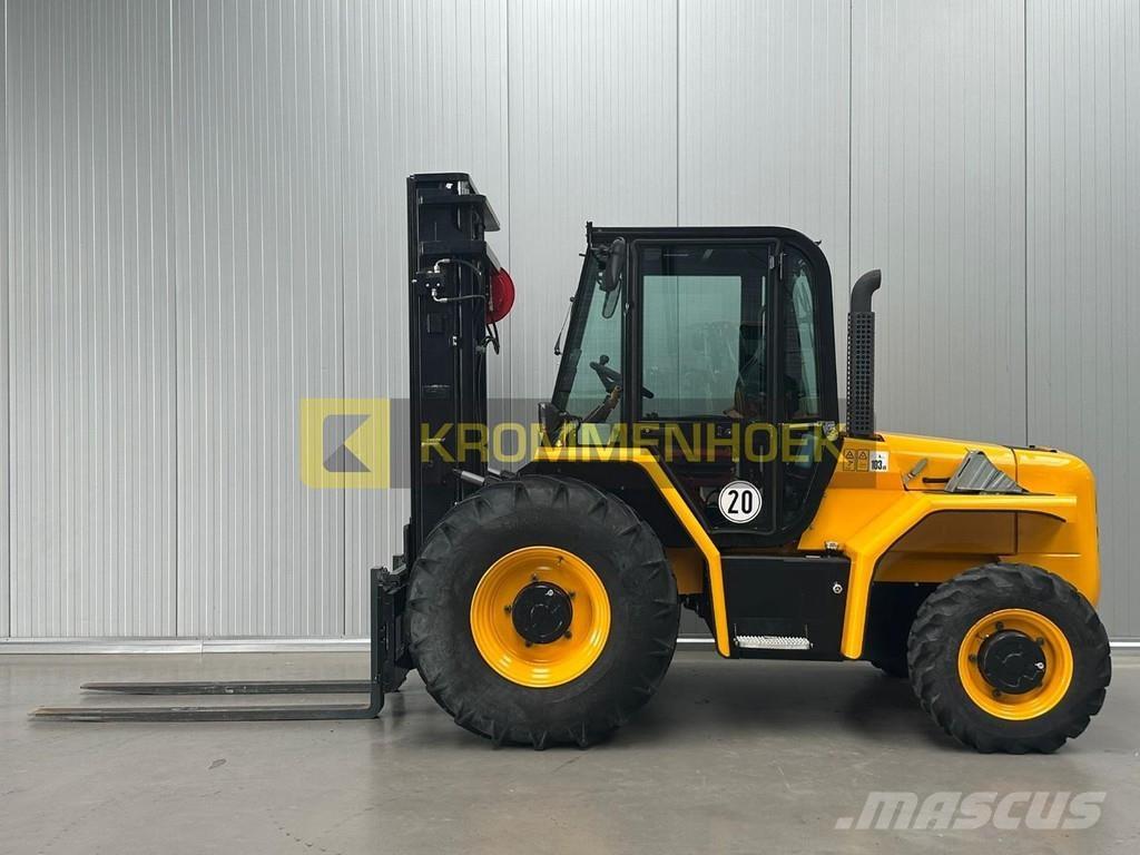 JCB 940 ラフターテレントラック