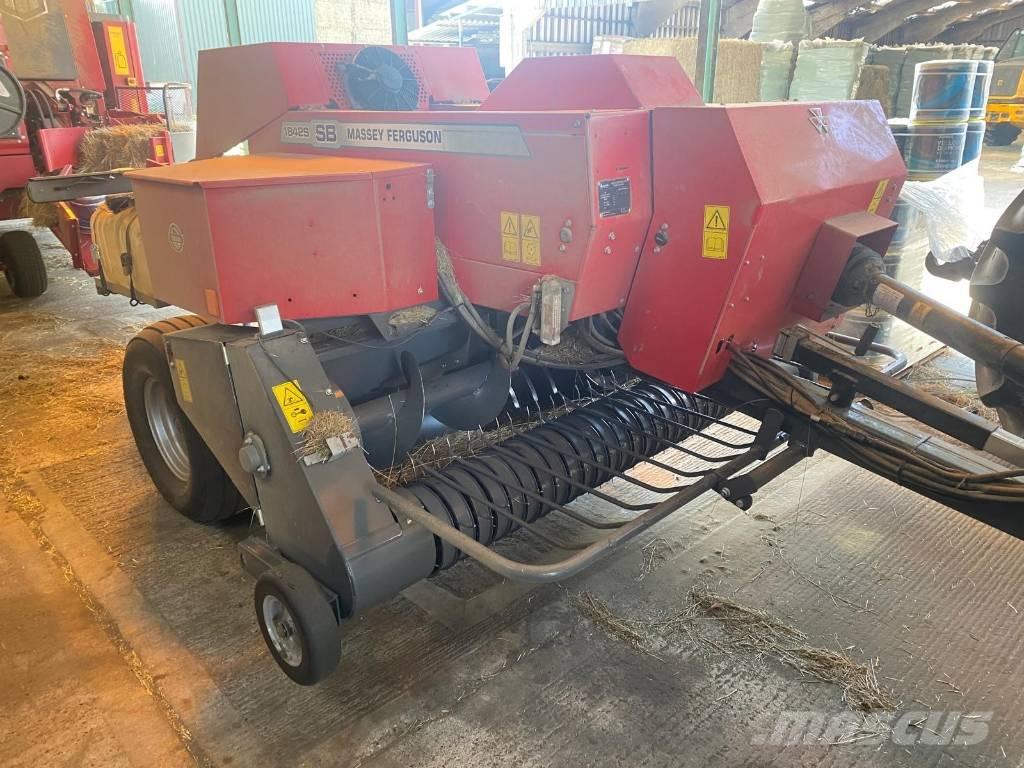 Massey Ferguson 1842 スクエアベーラー