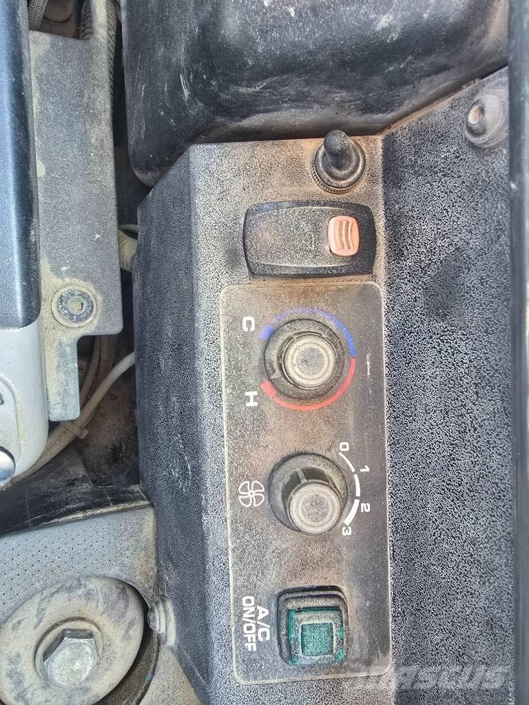 Komatsu PC 55 MR ミニ油圧ショベル 7t以下（ミニユンボ・ミニディガー）
