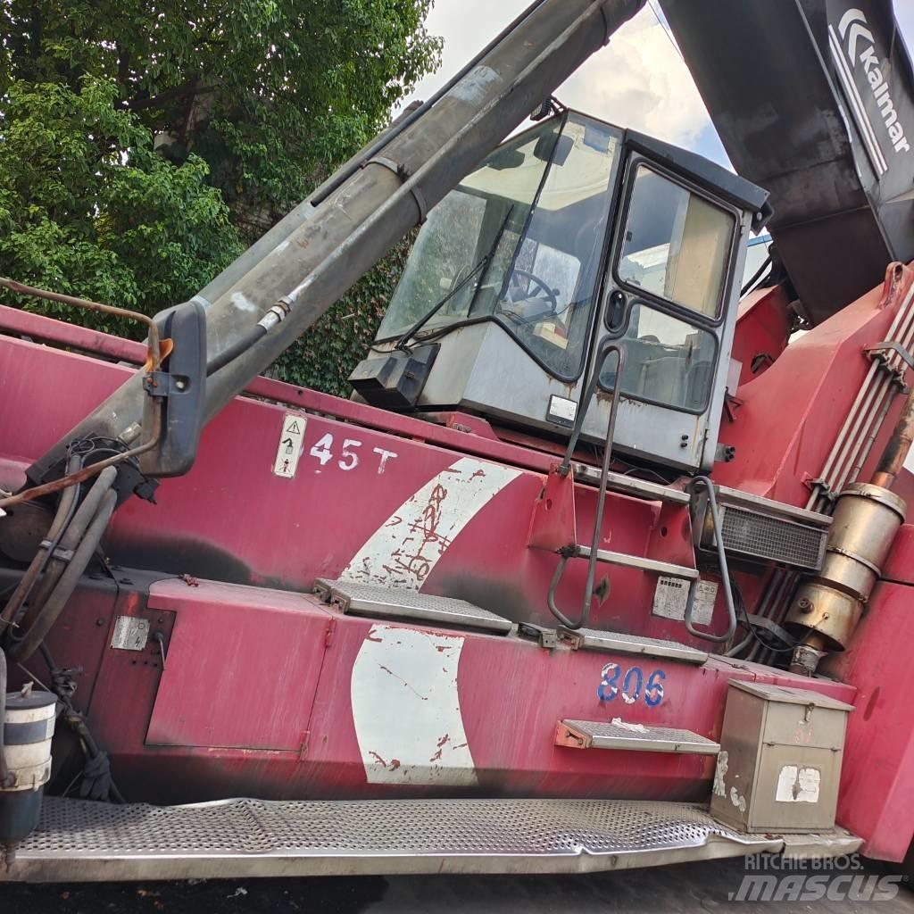 Kalmar DRF450 リーチスタッカー