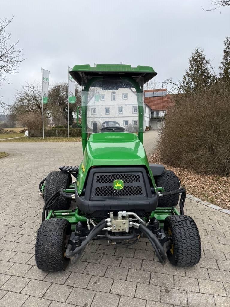 John Deere 8700 A フェアウェイモア/芝刈り機