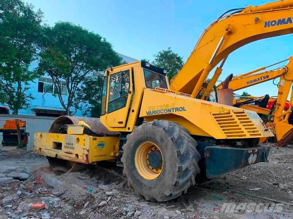 Bomag BW 225 D-3 タンデムローラ